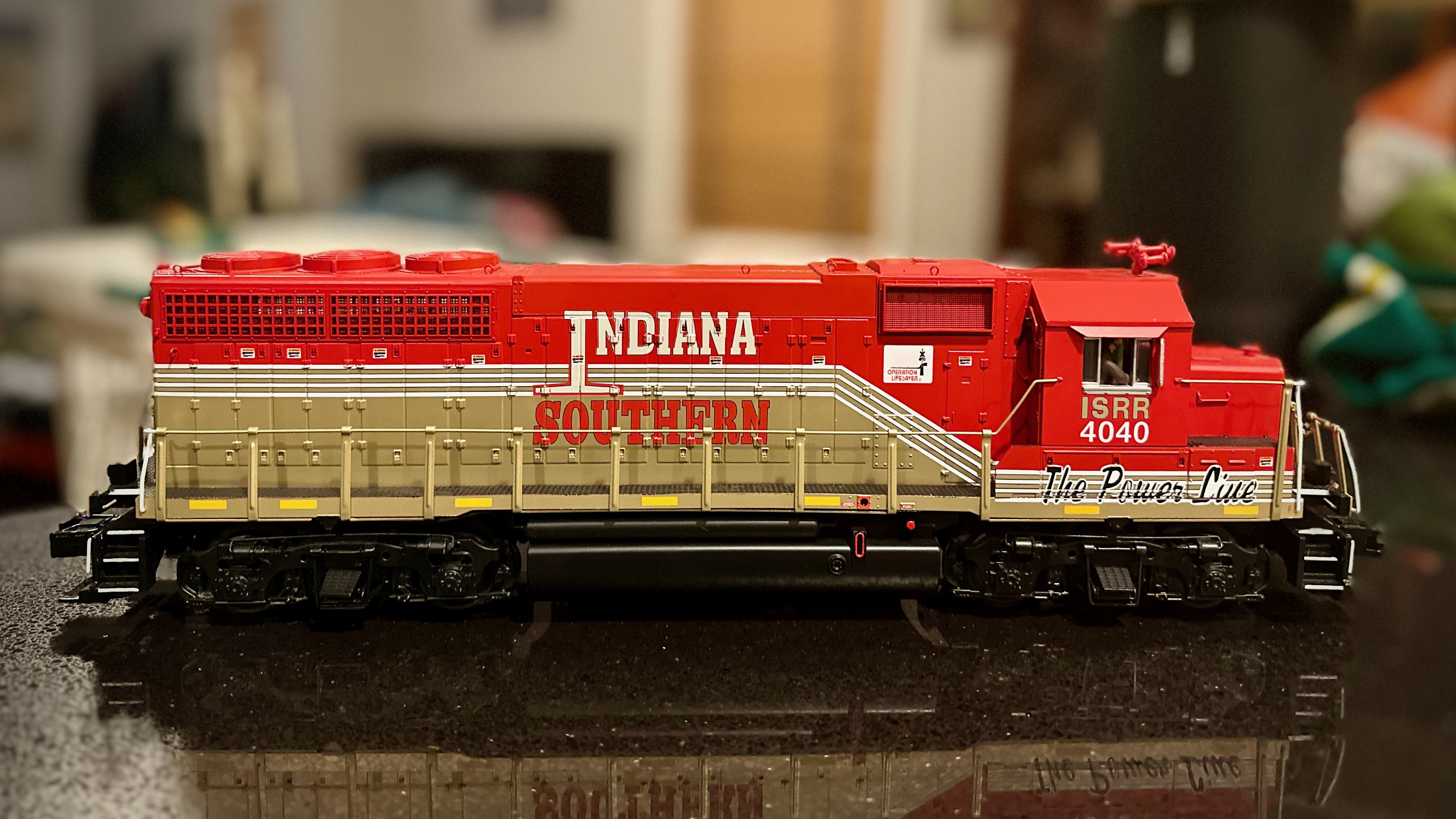 Side view of of O scale model of Indiana Southern EMD GP40 locomotive.